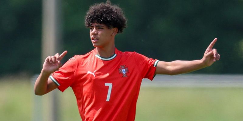 Ronaldo JR là một trong những đứa con tài năng của cầu thủ bóng đá được mong chờ sẽ tỏa sáng trong tương lai